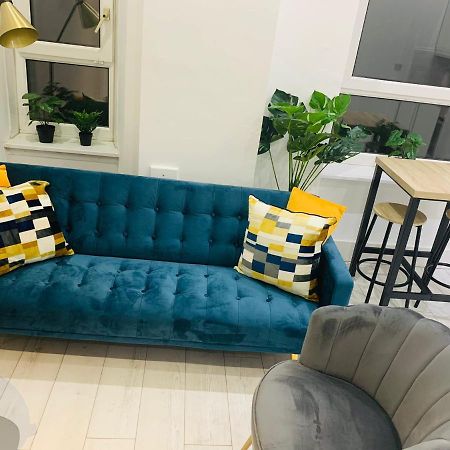 Cheerful 2 Bedroom Homely Apartment, Sleeps 6 Guest Comfy, 3X Double Bed, Parking, Free Wifi, Suitable For Business, Leisure Guest,Glasgow, Glasgow West End, Near City Centre Luaran gambar