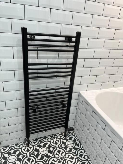 Cheerful 2 Bedroom Homely Apartment, Sleeps 6 Guest Comfy, 3X Double Bed, Parking, Free Wifi, Suitable For Business, Leisure Guest,Glasgow, Glasgow West End, Near City Centre Luaran gambar