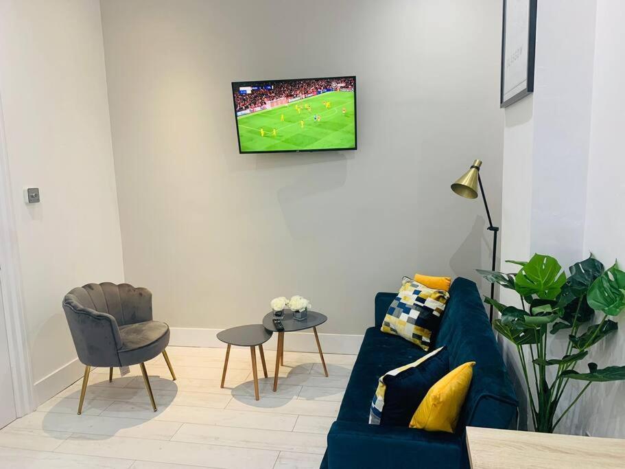 Cheerful 2 Bedroom Homely Apartment, Sleeps 6 Guest Comfy, 3X Double Bed, Parking, Free Wifi, Suitable For Business, Leisure Guest,Glasgow, Glasgow West End, Near City Centre Luaran gambar