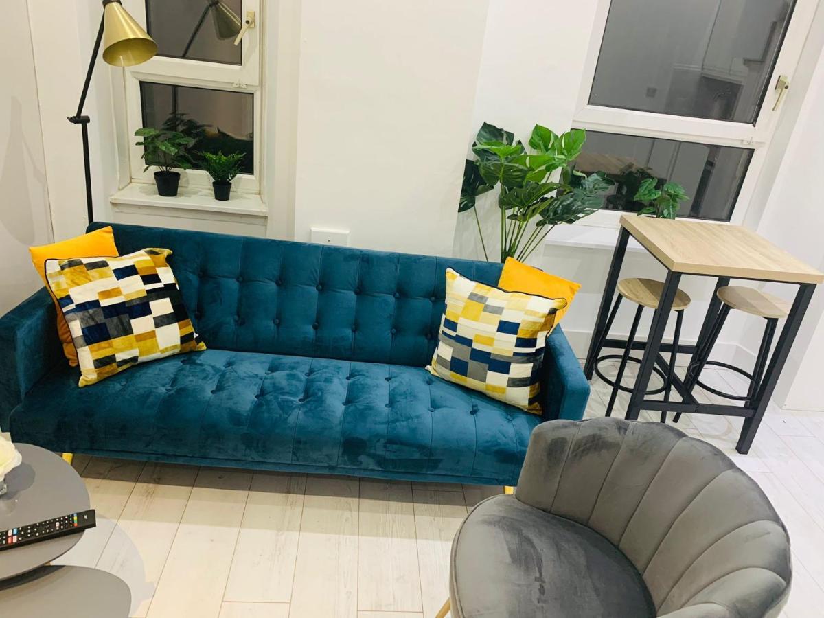 Cheerful 2 Bedroom Homely Apartment, Sleeps 6 Guest Comfy, 3X Double Bed, Parking, Free Wifi, Suitable For Business, Leisure Guest,Glasgow, Glasgow West End, Near City Centre Luaran gambar