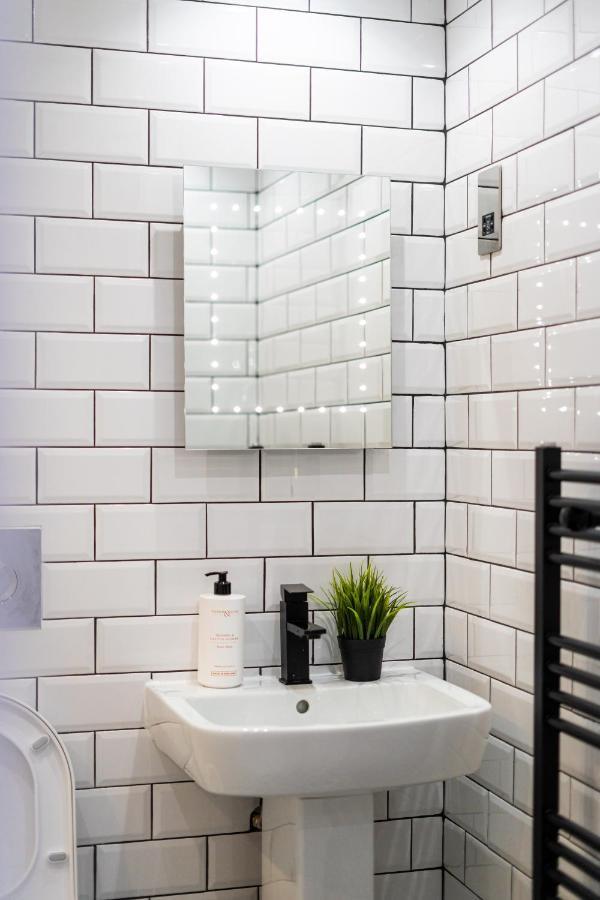 Cheerful 2 Bedroom Homely Apartment, Sleeps 6 Guest Comfy, 3X Double Bed, Parking, Free Wifi, Suitable For Business, Leisure Guest,Glasgow, Glasgow West End, Near City Centre Luaran gambar