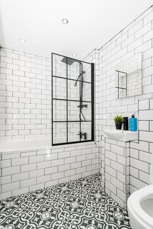 Cheerful 2 Bedroom Homely Apartment, Sleeps 6 Guest Comfy, 3X Double Bed, Parking, Free Wifi, Suitable For Business, Leisure Guest,Glasgow, Glasgow West End, Near City Centre Luaran gambar
