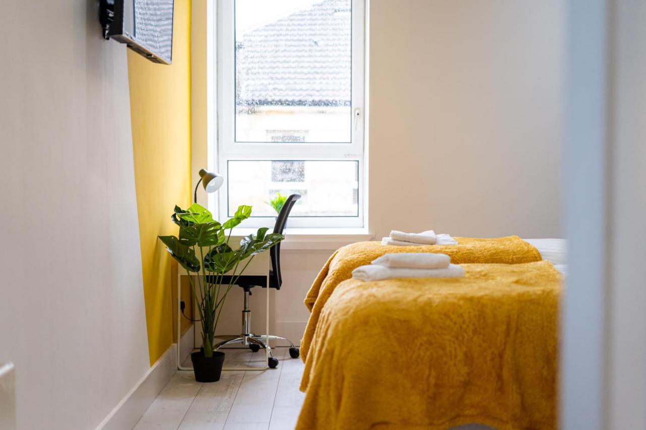 Cheerful 2 Bedroom Homely Apartment, Sleeps 6 Guest Comfy, 3X Double Bed, Parking, Free Wifi, Suitable For Business, Leisure Guest,Glasgow, Glasgow West End, Near City Centre Luaran gambar
