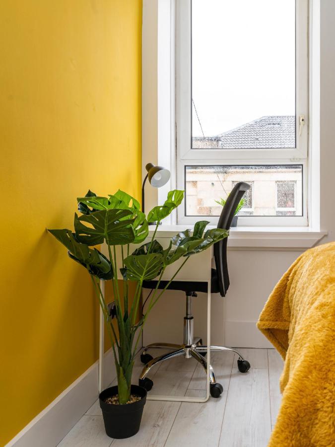 Cheerful 2 Bedroom Homely Apartment, Sleeps 6 Guest Comfy, 3X Double Bed, Parking, Free Wifi, Suitable For Business, Leisure Guest,Glasgow, Glasgow West End, Near City Centre Luaran gambar